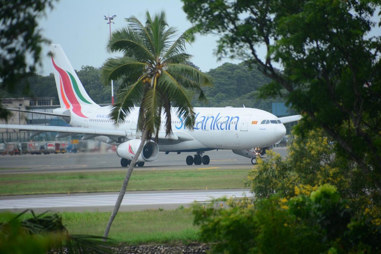 Concey Transit Hotel Airport View Katunayake Exterior photo